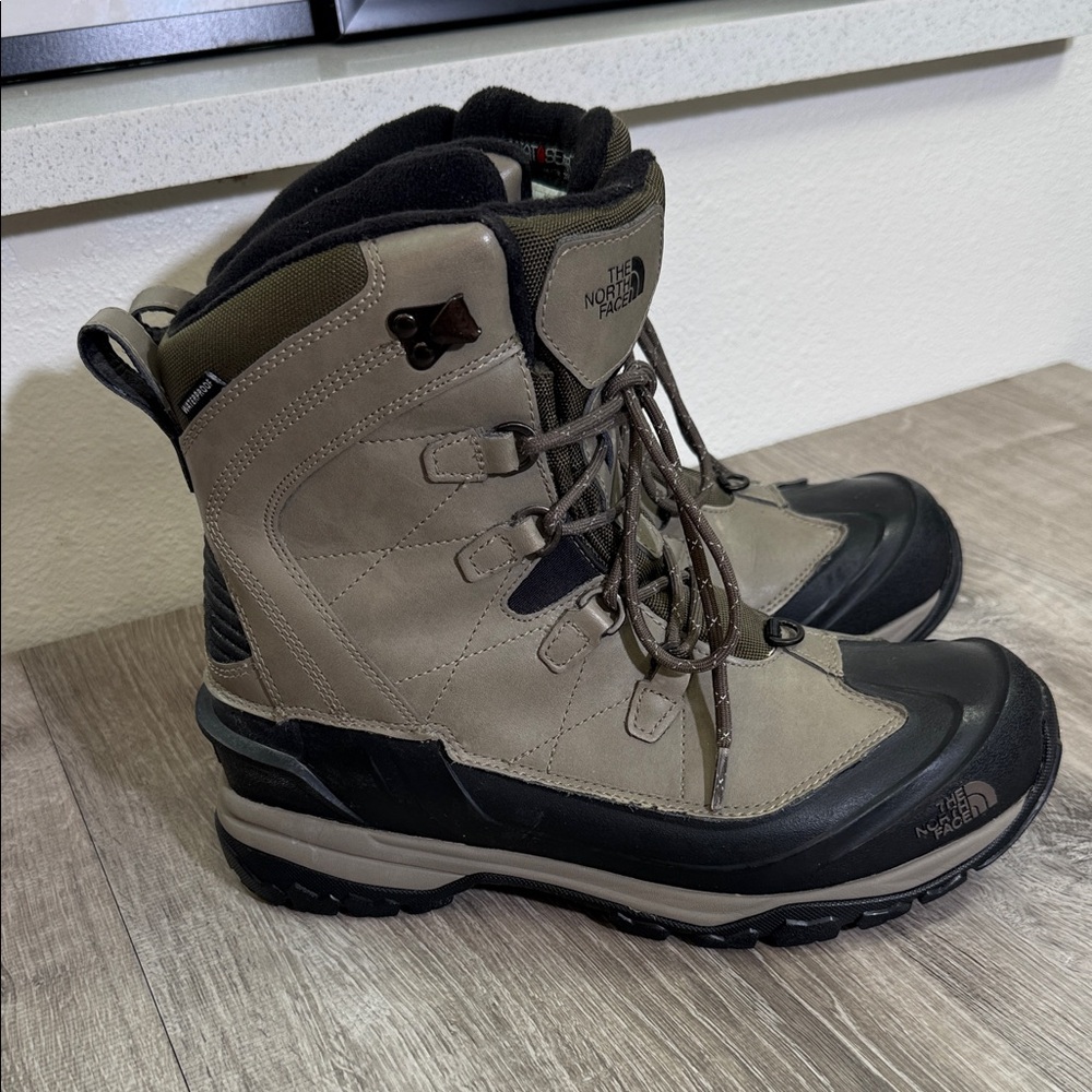 The North Face Men's Beige and Black Snow Boots